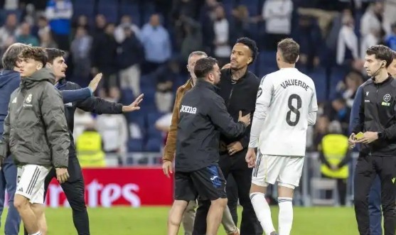 九游体育注册登录-联赛两连败！皇马内讧升级，队内互相争吵，权威媒体爆狠料|圣地亚哥-伯纳乌足球场|皇家马德里|赫塔费|米兰冬奥会|更衣室_新浪体育_新浪新闻