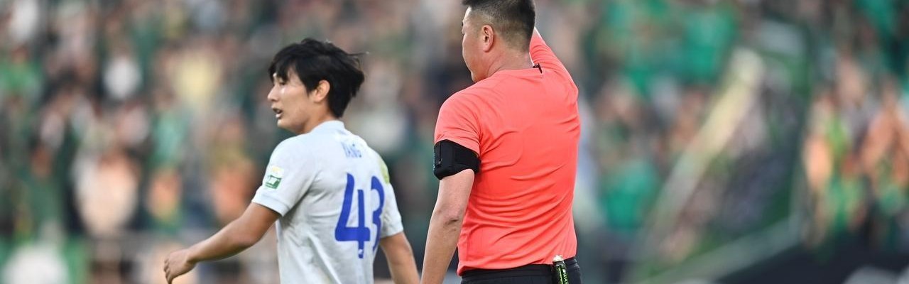 申花1比1战平浙江队，杨皓宇赛后被球迷质疑，直言他以后别上了